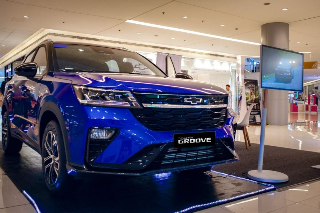 Advantages of Buying Your First Car from a Car Dealership