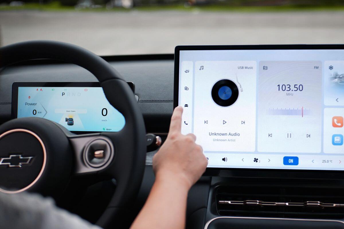 hand using the captiva's controls